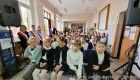 Uczniowie klas I-VIII podczas apelu z okazji rocznicy Chrztu Polski.